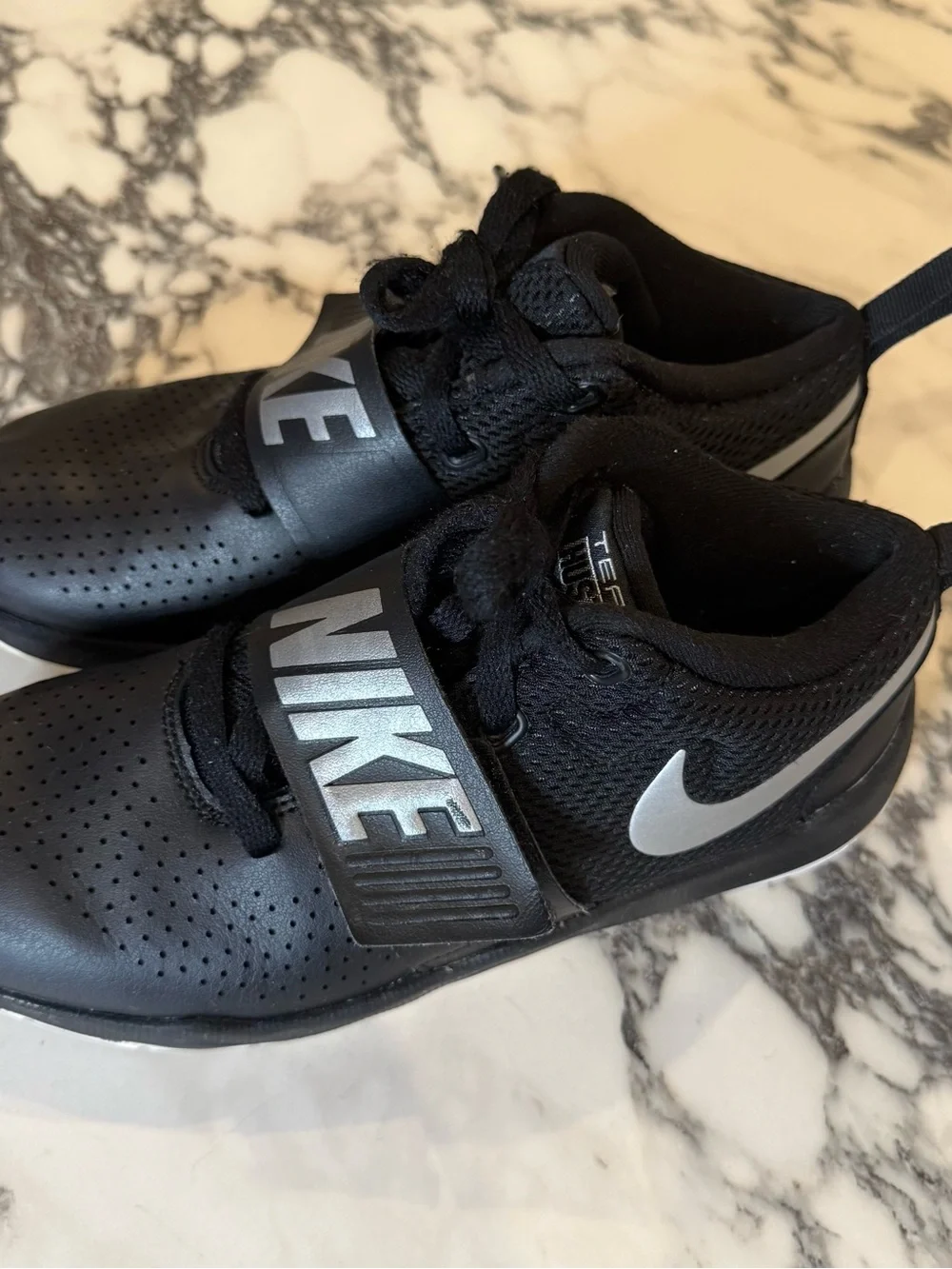 Nike Team Hustle D 8 GS Kids Basketball Shoes Black Silver 3Y 881941-001